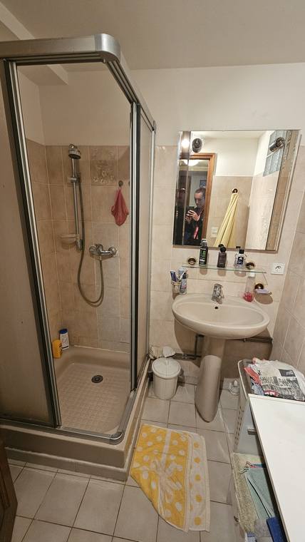 Salle de bain avant rénovation locatif