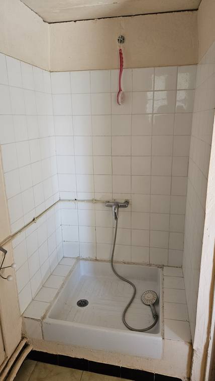 Salle de bain avant rénovation locatif